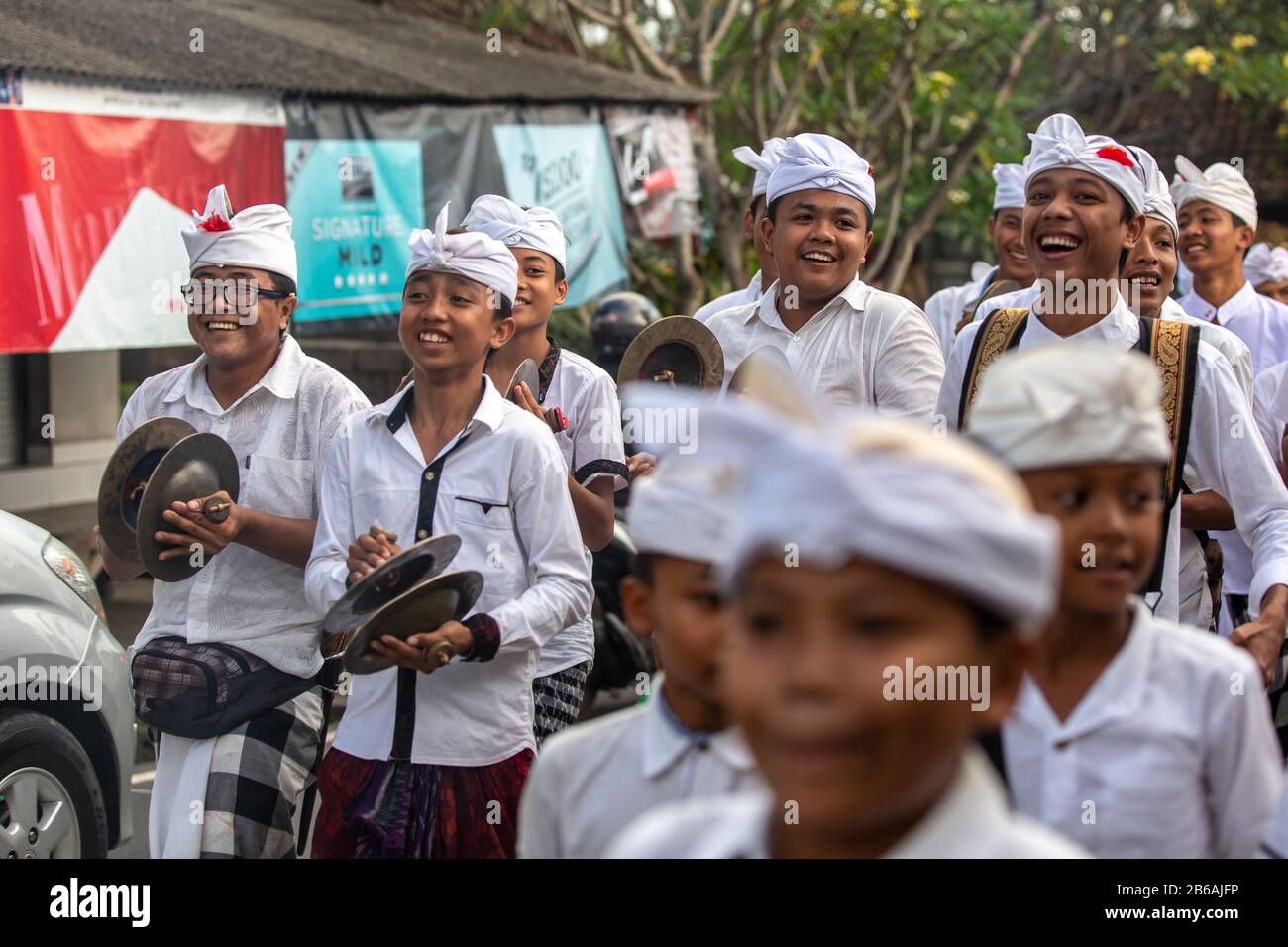 Ubud, Indonesia - 9 settembre 2016: Le persone per le strade di Bali celebrano le vacanze Galungan/Kuningan. Foto Stock