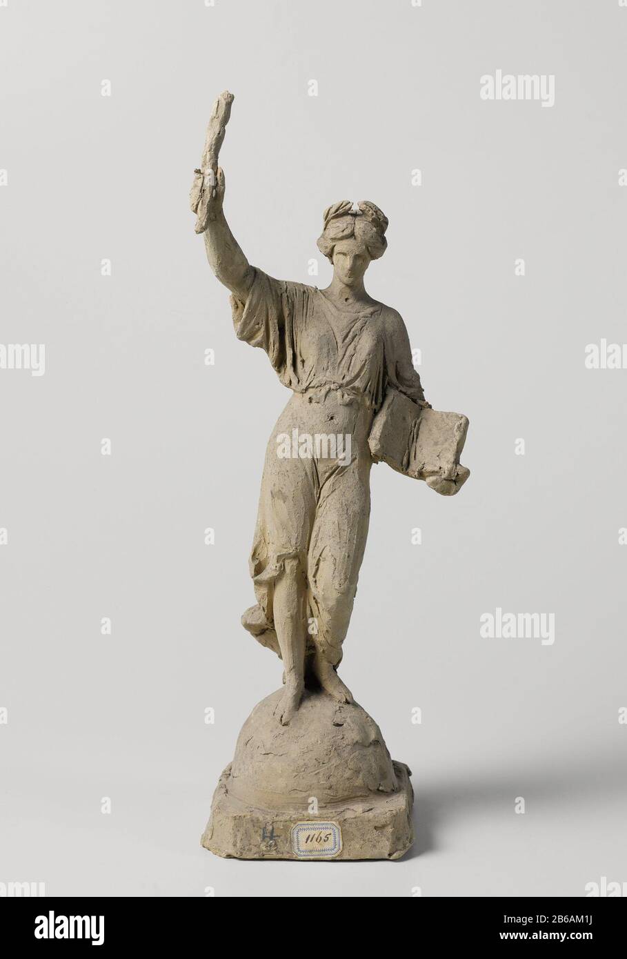 Allegorical figura femminile con libro e ramo di palma Allegorische vrouwenfiguur met boek en palmtak (?) Tipo Di Oggetto : beeldhouwwerk Objectnummer: BK-18775 Produttore : beeldhouser: Eugène Lacomblé datazione: 1800 - 1950 Materiale: Kili dimensioni: H 36 cm. × b 12 cm. × d 7,5 cm. Foto Stock