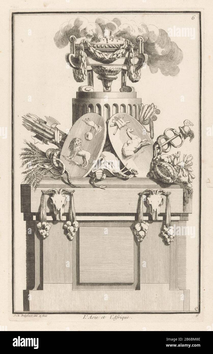 Un piedistallo con teschi di bestiame. Sul piedistallo ci sono armi, mais, serpenti, un elefante, frutta, un caduceo, scudo con un leone e un cammello e un rookvat. Numero Di Stampa 6. Produttore : stampatore: Jean-Charles Delafosse (edificio elencato) nella sua progettazione: Jean-Charles Delafosse (edificio elencato) Editore: Jacques-François ChéreauPlaats fabbricante: Parigi Data: 1768 - 1771 caratteristiche Fisiche: Acquaforte e engra materiale: Carta Tecnica: Acquaforte / engra (processo di stampa) Misure: Bordo della lastra: H 379 mm × W 236 mm Oggetto: Piedistallo di un pezzo di scultura (forse sotto forma di un herm) Asia representen Foto Stock