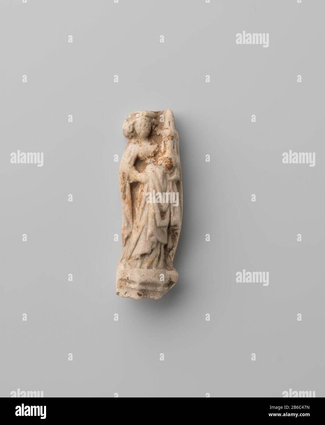 Barbara Barbara Object Type : beeldhouwwerk Objectnummer: BK-KOG-1272-F fabbricante : beeldenbakker:Plats fabbricazione: Utrecht Appuntamenti: 1450 - 1500 Materiale: Pijpaarde dimensioni: H 5,7 cm. × b 2,0 cm. × d 0,9 cm. Foto Stock
