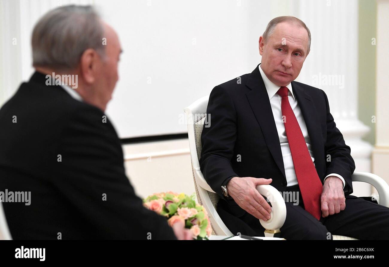 Mosca, Russia. 10th Mar, 2020. Il presidente russo Vladimir Putin tiene un incontro bilaterale con l'ex presidente del Kazakistan Nursultan Nazarbayev al Cremlino il 10 marzo 2020 a Mosca, Russia. Credito: Alexei Nikolsky/Kremlin Pool/Alamy Live News Foto Stock