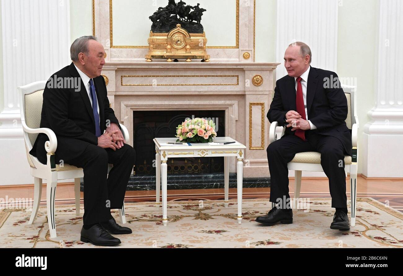 Mosca, Russia. 10th Mar, 2020. Il presidente russo Vladimir Putin tiene un incontro bilaterale con l'ex presidente del Kazakistan Nursultan Nazarbayev al Cremlino il 10 marzo 2020 a Mosca, Russia. Credito: Alexei Nikolsky/Kremlin Pool/Alamy Live News Foto Stock