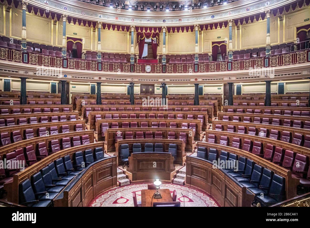 Il parlamento spagnolo ha interrotto le sue attività dopo che uno dei deputati, Ortega Smith, del partito politico Vox, ha provato il positivo del virus corona. Foto Stock