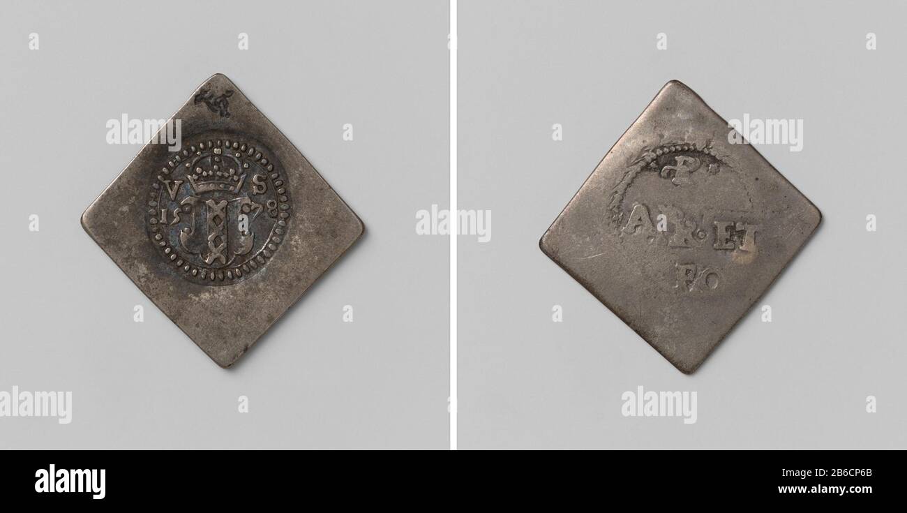 Assedio di Amsterdam, valuta di emergenza cinque penny picchiato da ruitvormige noodmunt argento urbano. Voorzijde: Twee stempels boven elkaar; van onder naar boven: Muntmeesterteken: Vuurstaal; stadswapen: Gekroond wapenschild tussen jaartal; links van kroon lettera V, rechts lettera S binnen de parelrand. Keerzijde: Opschrift binnen lauwerkrans fabbricante : anoniemPlats fabbricazione: Amsterdam Incontri: 5-gen-1578 Materiale: Zilver Techniek: Slaan dimensioni: H 2,9 cm. × b 2,8 cm. × g 3,11 gr Oggetto: Belem van Amsterdam (1577/1578)Ricottura: 1577-12 - 1578-02-08 Foto Stock