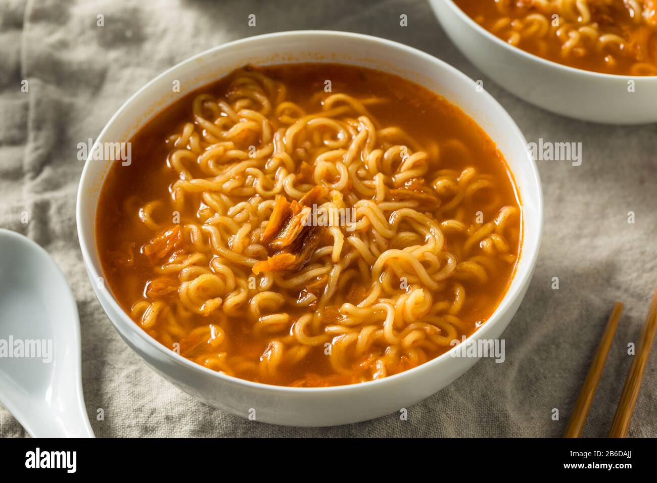 Speziate Instant Ramen Noodle Bowl Pronti A Mangiare Foto Stock