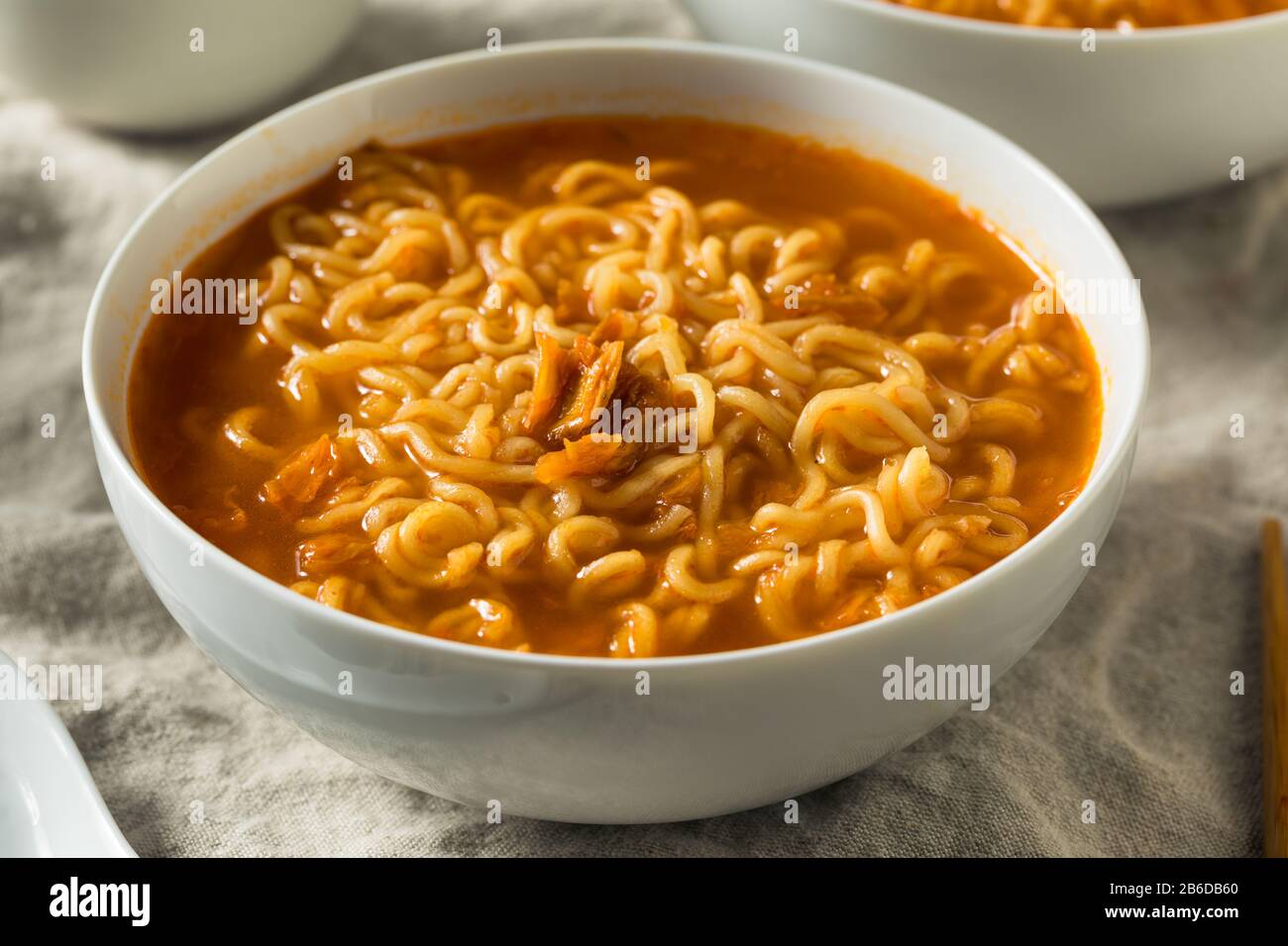 Speziate Instant Ramen Noodle Bowl Pronti A Mangiare Foto Stock