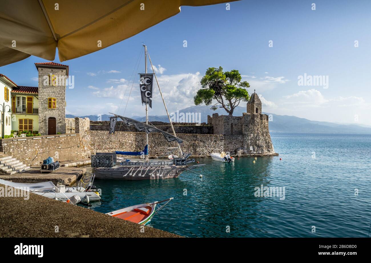 Bellissima vista nella città di Nafpactos in Grecia Foto Stock