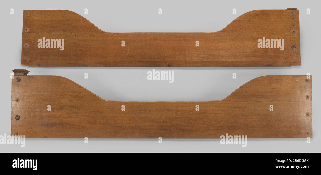 Legno di un letto a baldacchino dal castello Eerde Houten betimmering van een hemelbed. Produttore : meubelmaker: AnoniemPlaats manufacturing: Nederland Dating: CA. 1715 - ca. 1720 Materiale: Hout dimensioni: H 44,5 cm. (2x) × b 310,0 cm. (2x) × d 8,5 cm. (2x) Oggetto: Ornamento derivato da forme vegetali Foto Stock