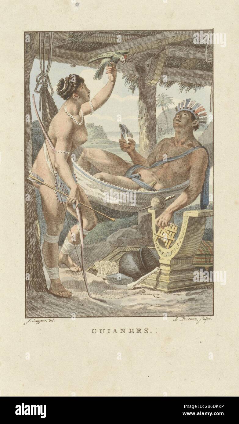 Residenti della Guiana Guianers (oggetto del titolo) UN uomo si trova sotto una tettoia in un'amaca. Nelle sue mani ha un pezzo di specchio e un fischio. Sua moglie gli dà il pappagallo che hanno sparato appena heeft. Produttore : stampatore: Ludwig Gottlieb Portman (edificio elencato) per disegno di Jacques Kuyper (proprietà quotata) Luogo di produzione: Amsterdam Data: 1805 caratteristiche Fisiche: Stiletti, incisione e il materiale colorato a mano: Tecnica della carta: Stilelets / etch / misure del colore a mano: Foglio: 193 mm × h 118 b mmToelichtingIllustratie di: Stuart, Martinus. L'uomo, come accade sul ben noto glob Foto Stock
