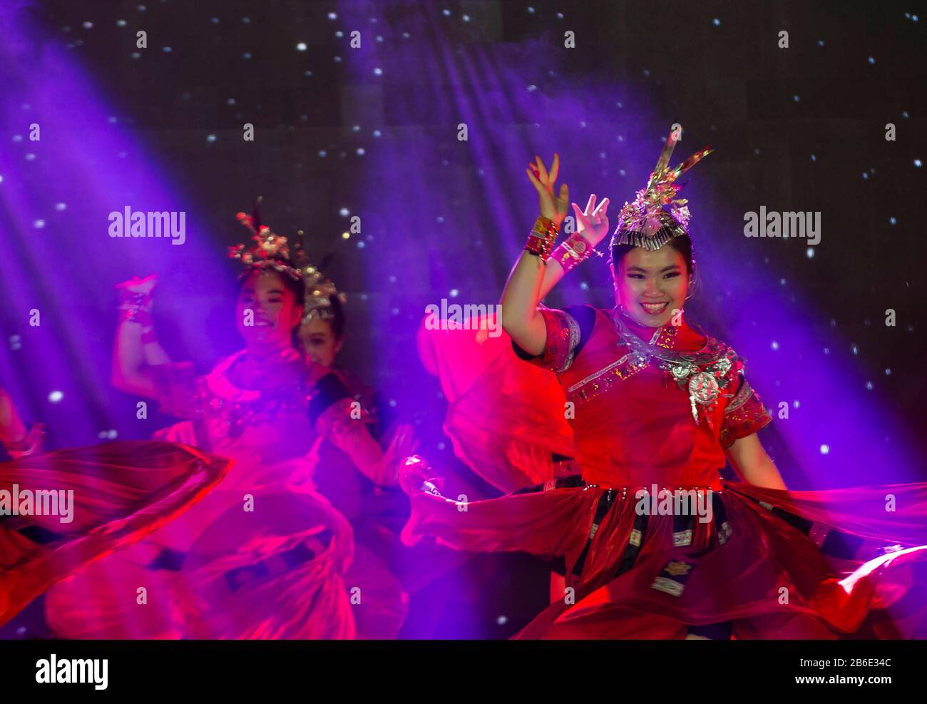 Danza popolare cinese a Chinatown Manila Filippine Foto Stock