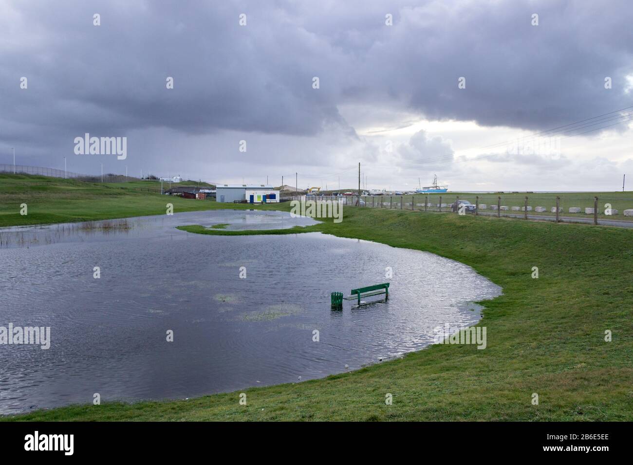 Area allagata presso il club velico West Cheshire, accanto al golf club Wallasey, a seguito di forti piogge. Foto Stock