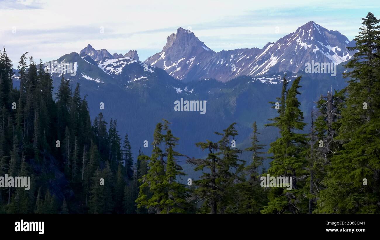 picco di confine americano nelle cascate nord di washington Foto Stock