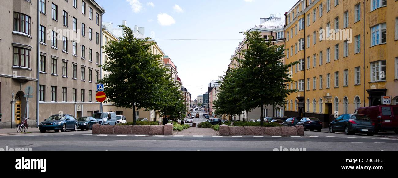 Edifici lungo una strada, Helsinki, Finlandia Foto Stock