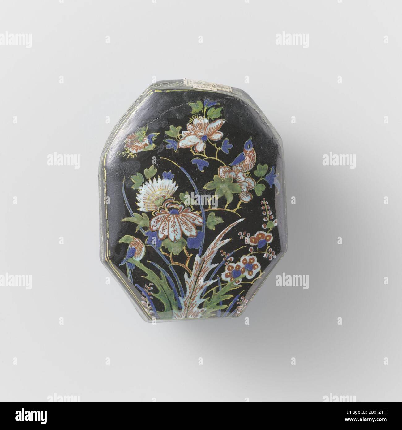 Borstelrug van faïence. Veelkleurig beschilderd ha incontrato bloemtakken. Incontrato borstelharen. Produttore : plateelbakkerij: AnoniemPlaats fabbricante: Delft Dating: CA. 1700 - ca. 1730 Materiale: Faience dimensioni: H 11,5 cm. × b 8,5 cm. × d 5,5 cm. (incl. haren) Foto Stock