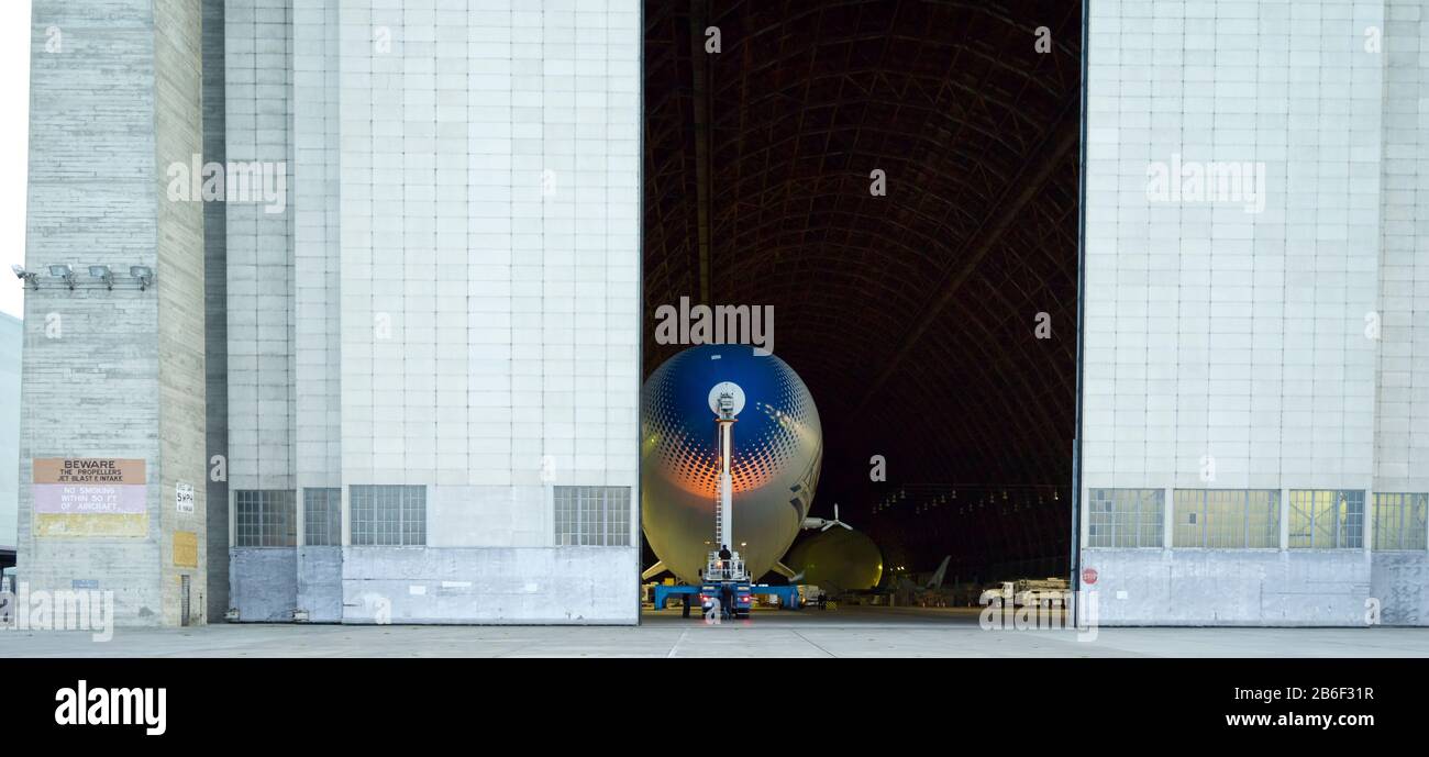 Farmers Zeppelin Aeroplano Ad Hangars, Moffett Federal Airfield, Santa Clara County, California, Usa Foto Stock