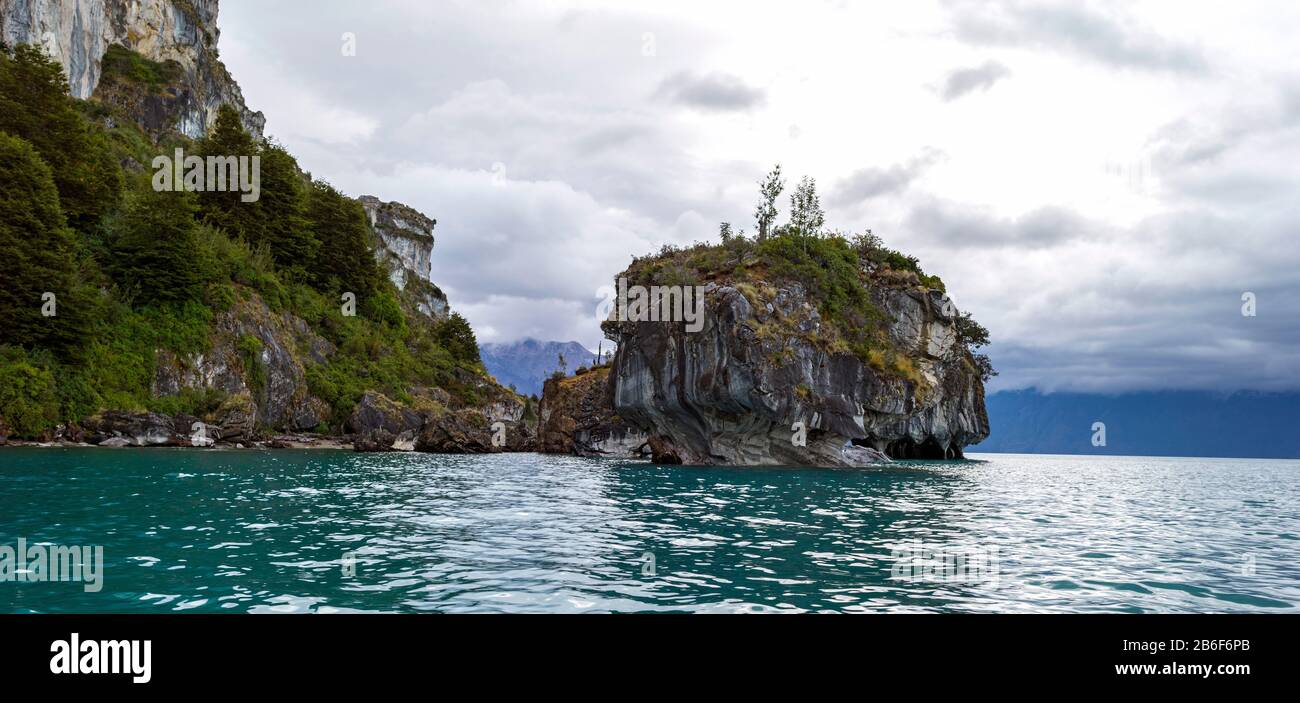 Isola in un lago, General Carrera Lago, Aysen Regione, Patagonia, Cile Foto Stock