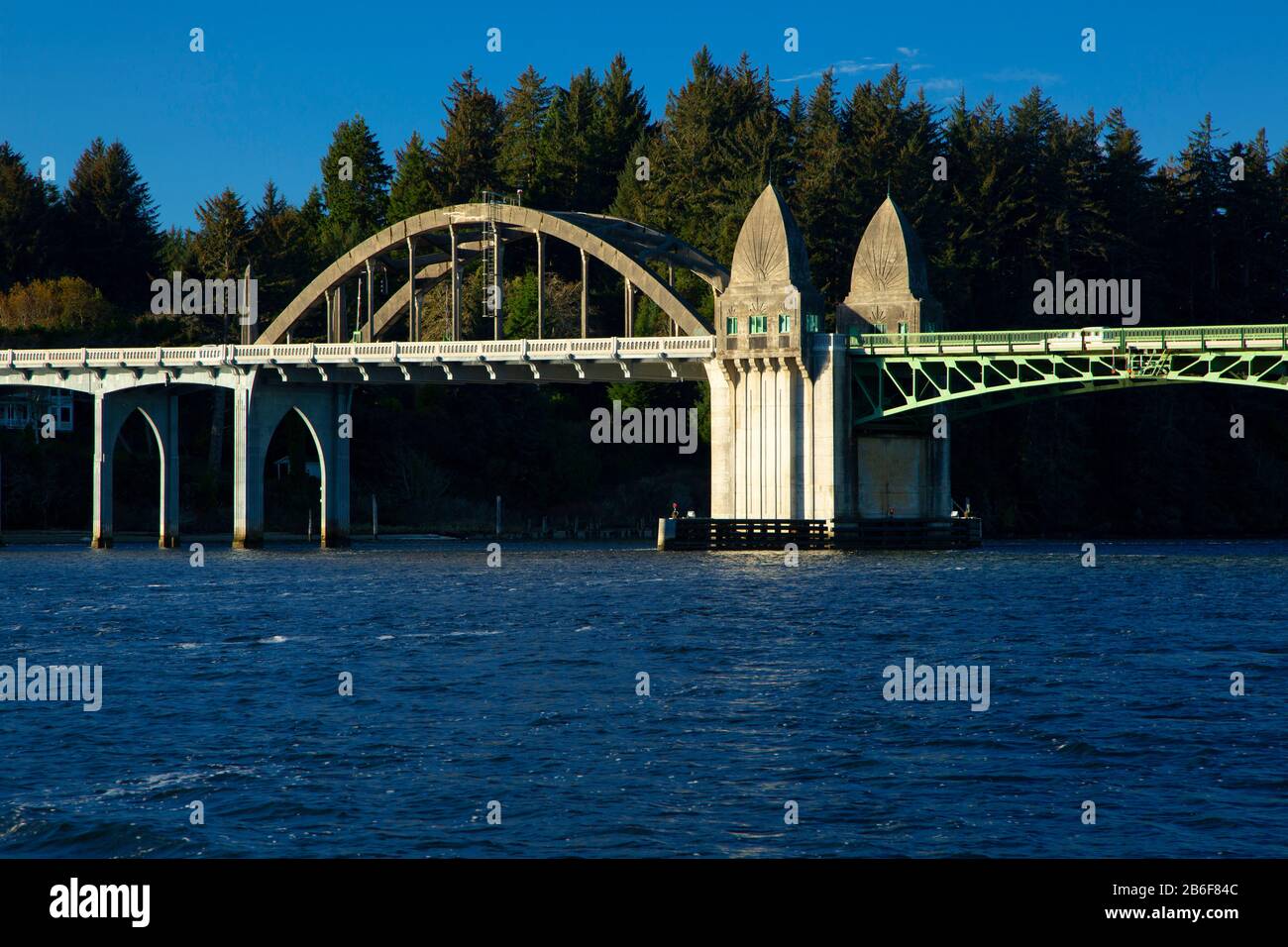 Siuslaw River Bridge, Porto Di Siuslaw Marina, Firenze, Oregon Foto Stock
