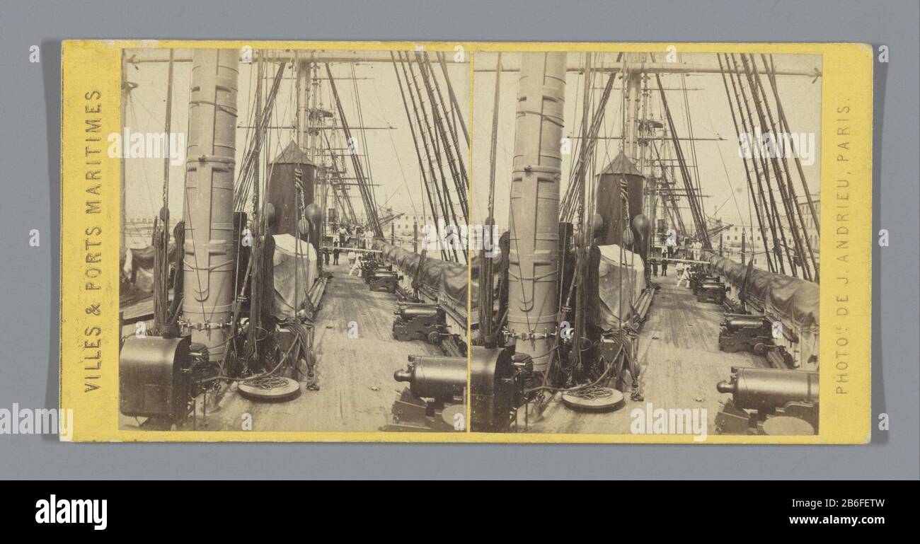 Ponte su una nave a Cherbourg Villes & ports maritimes (titolo della serie) Ponte su una nave CherbourgVilles & ports maritimes (titolo della serie) Tipo Di Proprietà: Stereo picture numero articolo: RP-F F06212 Iscrizioni / marchi: Numero, vero, manoscritto '378'opschrift, vero, manoscritto: 'Pont babord du Vaisseaux la Ville de Nantes a Cherbourg' fabbricante : fotografo: Jean Andrieu (proprietà elencate) Fabbricazione Del Luogo: Cherbourg Data: 1862 - 1876 Materiale: Carta di cartone Tecnica: Albumen dimensioni di stampa: Supporto secondario: H 85mm × W 170 mm Oggetto: Armi da fuoco: Parti di cannone o esterno della nave Foto Stock