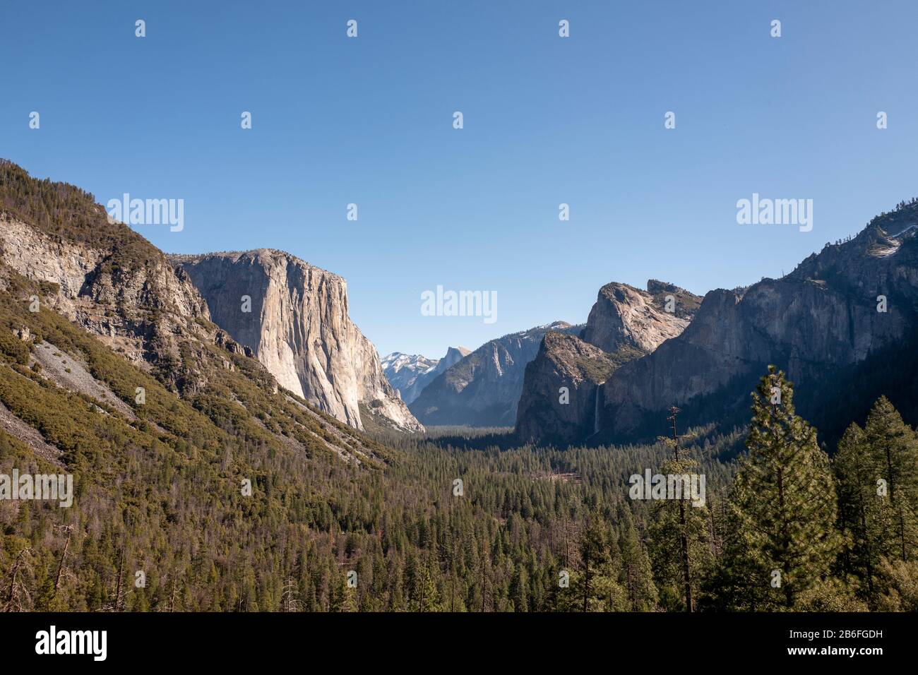 Vista Tunnel Di Half Dome, El Capitan E Bridalveil Falls, Yosemite National Park, California, Stati Uniti Foto Stock