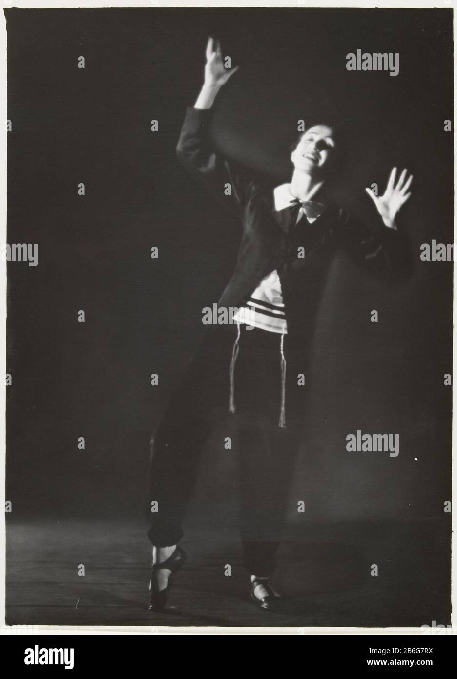 Chaja Goldstein durante il gioco Chaja Goldstein durante il gioco tipo di oggetto: Immagine numero articolo: RP-F F04056 Produttore : fotografo: Jacob Merkelbach (proprietà in elenco) Fabbricazione Del Luogo: Amsterdam Data: 1930 - 1942 caratteristiche Fisiche: Gelatina argento materiale di stampa: Carta Tecnica: Gelatina argento dimensioni di stampa: H 244 mm × W 180 mm Foto Stock