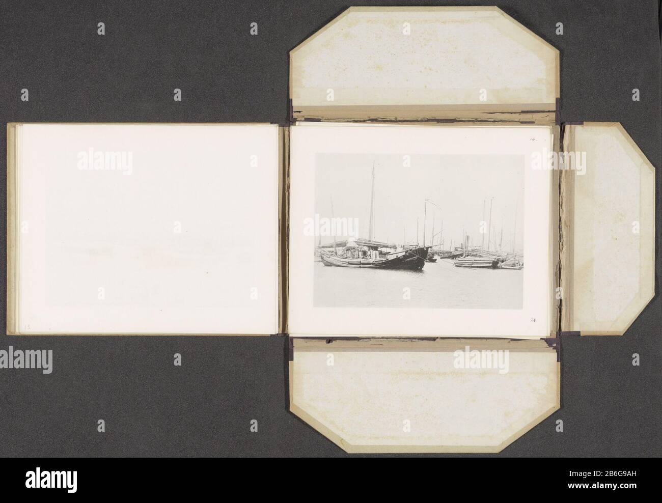 Cinese giovane cinese junk tipo di oggetto: Fotomeccanico stampa pagina numero articolo: RP-F 2001-7-873-14 Iscrizioni / marchi: Numero, stampato '14' Produttore : fotografo: A. N. Ljupotaclichémaker: Anonimo luogo produzione: Mantsjoerije dating: 1898 - 1899 Materiale: Carta Tecnica: Misure di pressione leggera: Stampato: H 150 mm × W 203 mm Oggetto: stage (in generale) Foto Stock