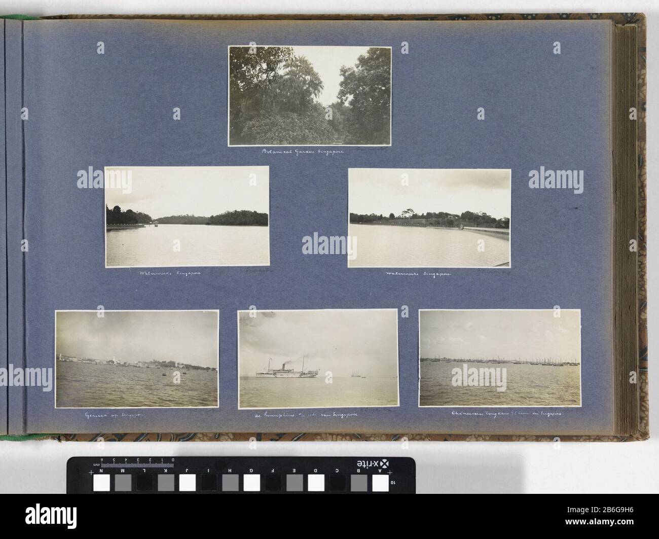 Navi cinesi (possibilità di lingua) nel Porto di Singapore Onderdeel van Reisalbum ha incontrato il van bedrijvigheid en beziens della foto Foto Stock