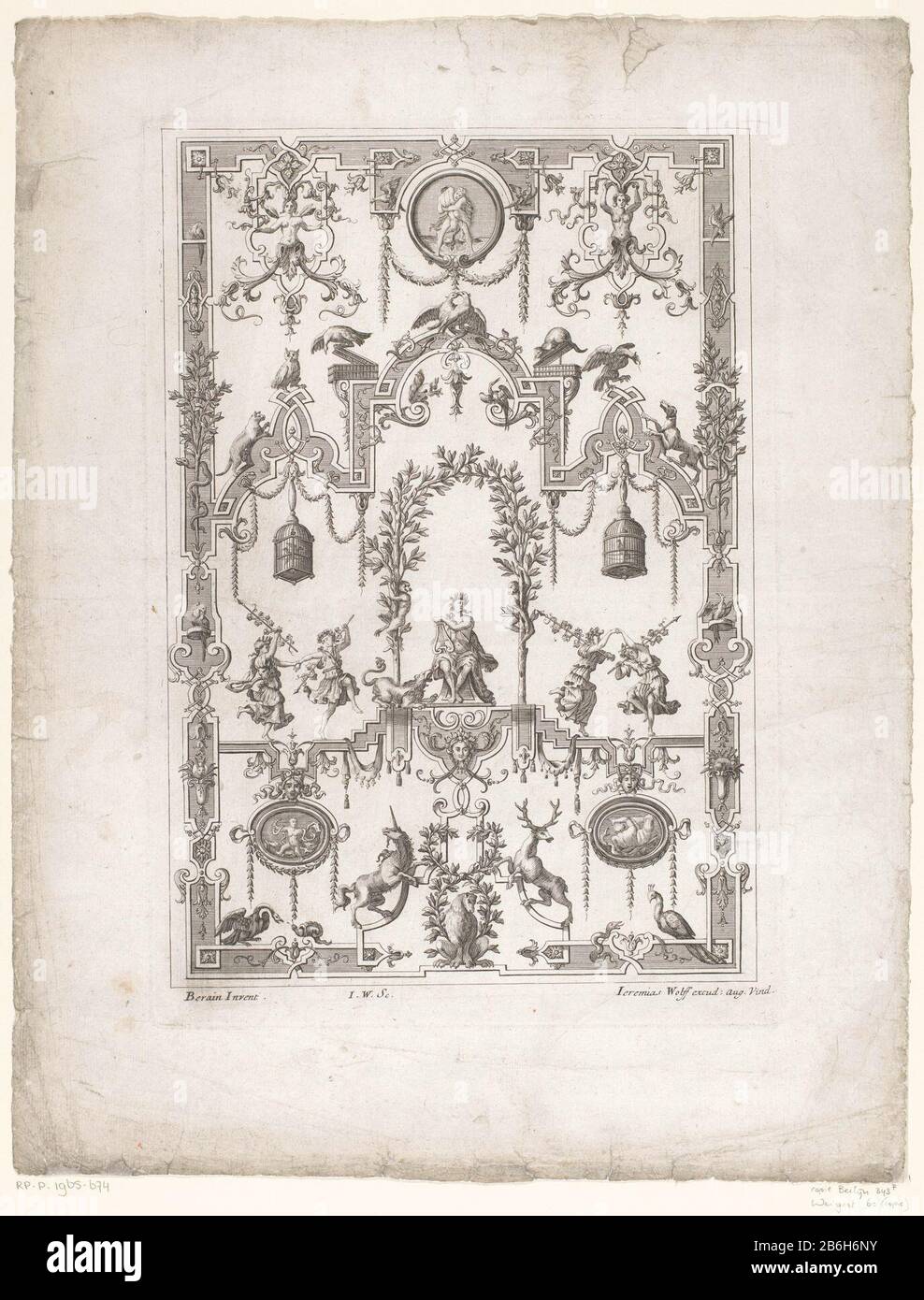 Composizione con Orpheus composizione decorativa con treccia e archi. In cima agli archi un medaglione con Ercole e Antaios, fiancheggiato da due mezze figure. In cima agli archi ci sono uccelli, un'aquila e un gufo cacciati inseguendo un gatto e un cane. Sotto gli archi appendono due gabbie di uccelli. Al centro è Orpheus con il suo lira sotto un arco di due alberi con scimmie. A sinistra e a destra due Bacchae danzanti. In posizione centrale sotto un unicorno e cervi su entrambi i lati di un leone seduto. Medaillons ovale inferiore sinistro e destro. Produttore : stampatore: Jeremias Wolf (possibile) progettato da Jean Berain (le Vieux Foto Stock Composizione con Orpheus composizione decorativa con treccia e archi. In cima agli archi un medaglione con Ercole e Antaios, fiancheggiato da due mezze figure. In cima agli archi ci sono uccelli, un'aquila e un gufo cacciati inseguendo un gatto e un cane. Sotto gli archi appendono due gabbie di uccelli. Al centro è Orpheus con il suo lira sotto un arco di due alberi con scimmie. A sinistra e a destra due Bacchae danzanti. In posizione centrale sotto un unicorno e cervi su entrambi i lati di un leone seduto. Medaillons ovale inferiore sinistro e destro. Produttore : stampatore: Jeremias Wolf (possibile) progettato da Jean Berain (le Vieux Foto Stock