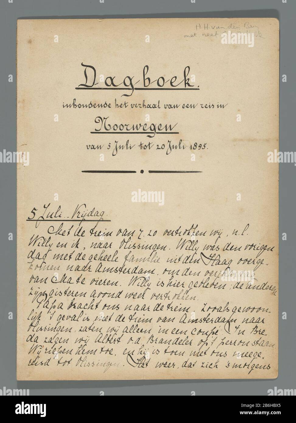Diario contiene la storia di un viaggio in Norvegia dal 5 luglio al 20 luglio 1895 'Dagboek inhoudende het verhaal van een reis in Noorwegen van 5 juli tot 20 juli 1895', bestaat uit 10 aan beide zijden in net schrift beschreven bladen met 23 opgeplakte foto, Porta gemaakt H.H. van den Berg op een reis die hij maakte met zijn neef G.L.J. Holle, tevens dilameurfotograf fabbricante : vervaardiger: Hendrik Herman van den BergPlats fabbricante: Noorwegen datazione: 5-jul-1895 - 20-lug-1895 kenmerken Fisico: Daglichtcollodiumzilverdruk op karton Materiale: Karton Techniek: Daglichtcollodiumzilverdruk di Foto Stock