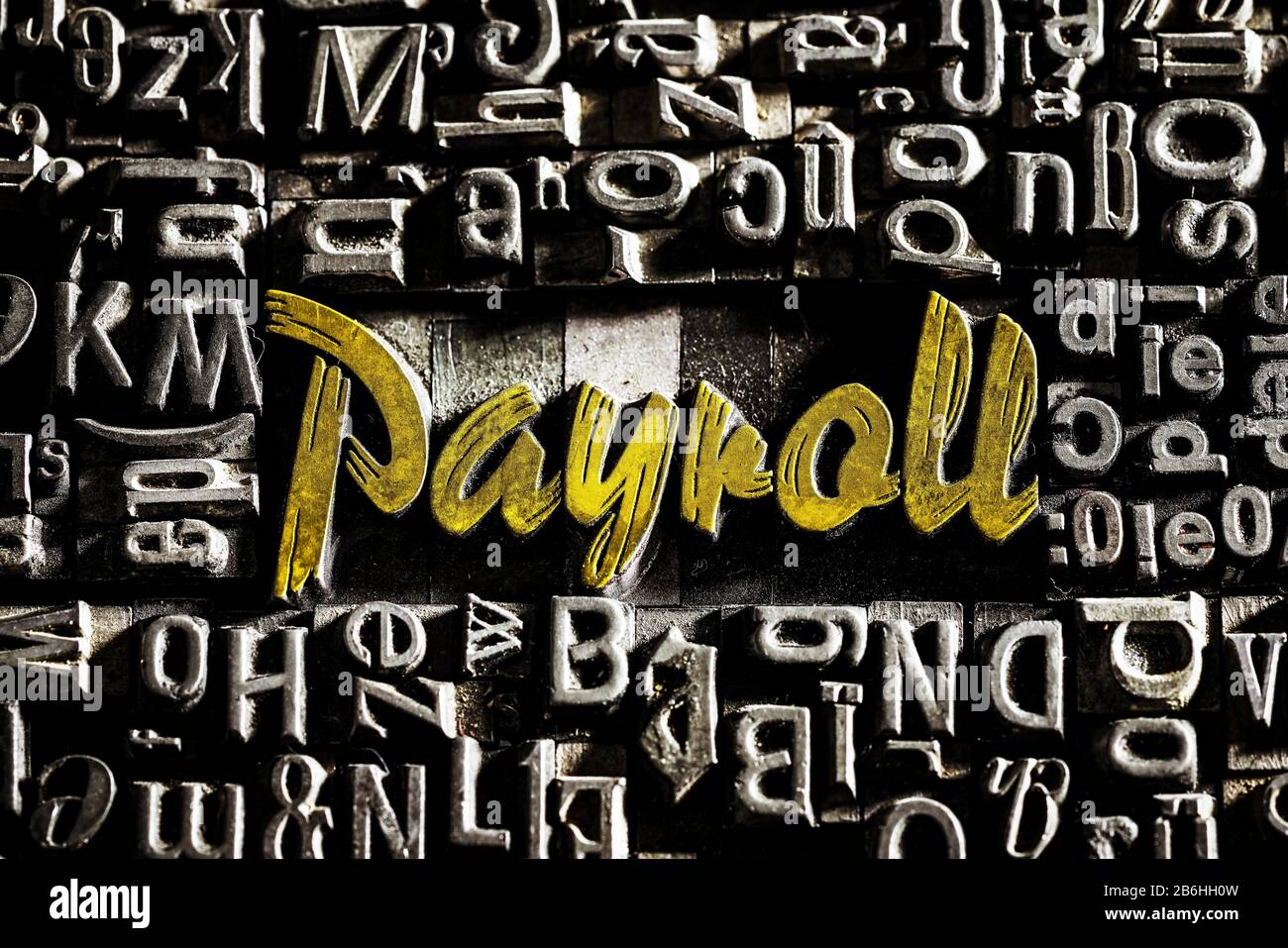 Le vecchie lettere di piombo con scrittura dorata mostrano la parola Payroll, Germania Foto Stock