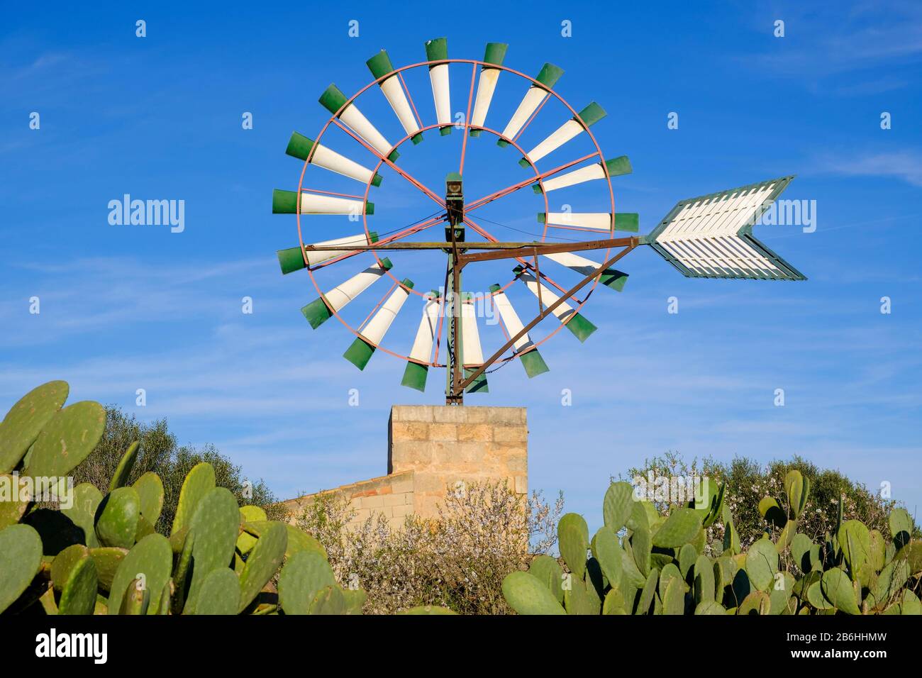 Wind wheel vicino Campos, Migjorn regione, Maiorca, Isole Baleari, Spagna Foto Stock