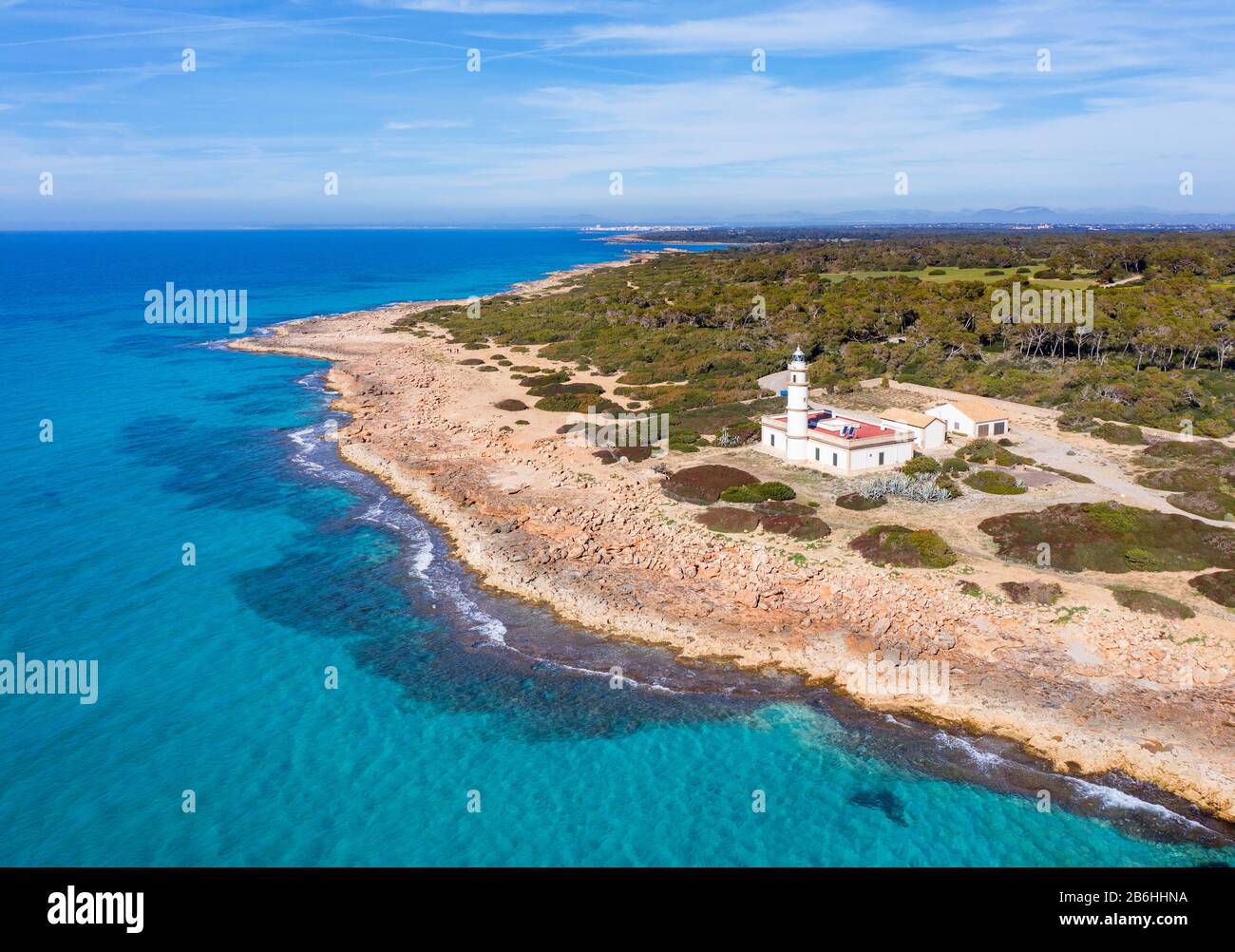 Faro di Cap de ses Salines, punto più a sud di Maiorca, regione del Migjorn, Mar Mediterraneo, vista aerea, Maiorca, Isole Baleari, Spagna Foto Stock