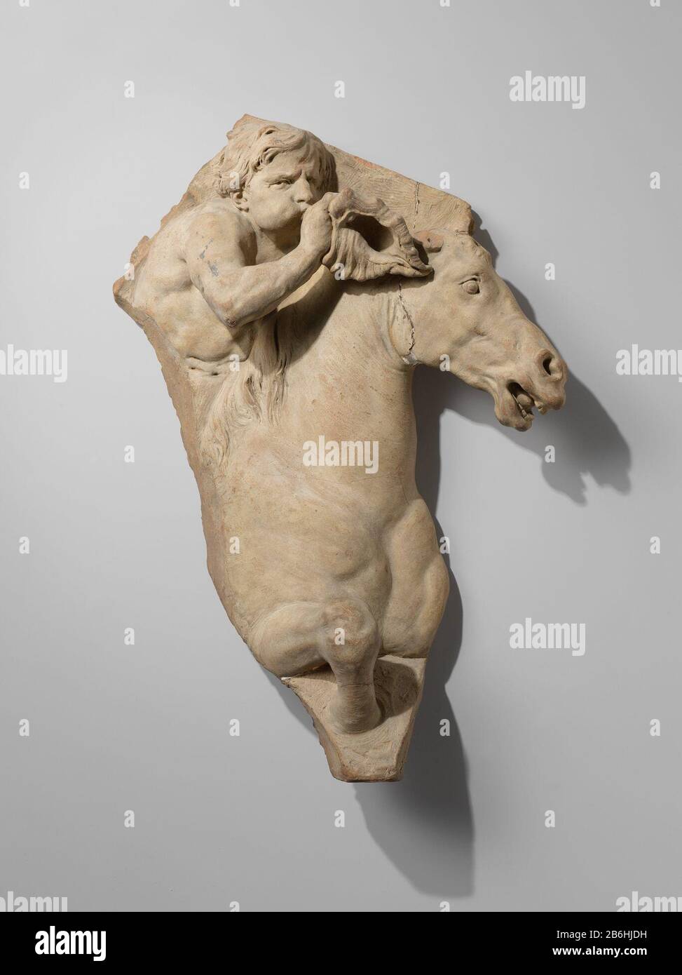 The Amsterdam City Virgin e altri frammenti su Triton hippocampus Een hippocampus bereden door een op een schelp blazende triton. Produttore : beeldhouser: Artus Quellinus (i)Plaats fabbricante: Amsterdam Dating: CA. 1656 Materiale: Terracotta Techniek: Boetseren dimensioni: H 45 cm. × b 29 cm. Oggetto: Triton(s)Sea-horse, ippocampo, ippocampo, (cavallo/pesce) (mostro mitologico ibrido) Foto Stock