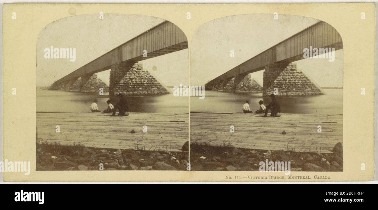 Victoria Bridge over the St. Lawrence, MontréalVictoria Bridge, Montreal, Canada (title object) Property Type: Stereo picture Item number: RP-F F12870 Iscrizioni / marchi: Number, recto, printed: 'No. 141'opschrift, vero, stampato: 'Victoria Bridge, Montreal Canada./ (Exterior View.) / Questa splendida struttura (...) mille miglia.' Produttore : fotografo: William Inghilterra (attribuito a) Luogo di produzione: Montréal datazione: 1859 Materiale: Carta fotografica, cartone Tecnica: Albumina pressione dimensioni: Vettore secondario: H 83 mm × W 173 mm Oggetto: Ponte dove: Montréal Foto Stock