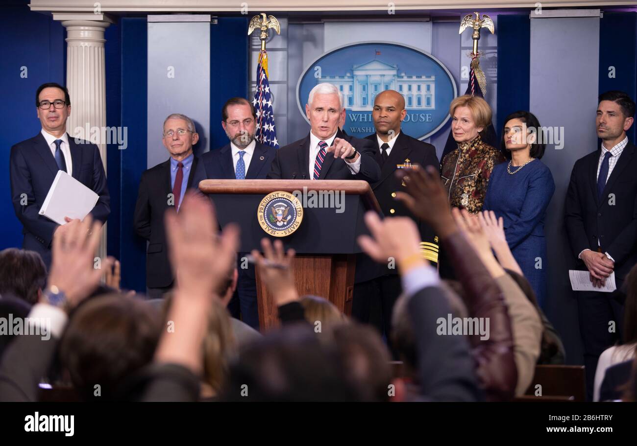 Pechino, Cina. 9th Mar, 2020. Il Vice Presidente degli Stati Uniti Mike Pence partecipa a una conferenza stampa sul COVID-19 alla Casa Bianca di Washington, DC 9 marzo 2020. Credito: Liu Jie/Xinhua/Alamy Live News Foto Stock