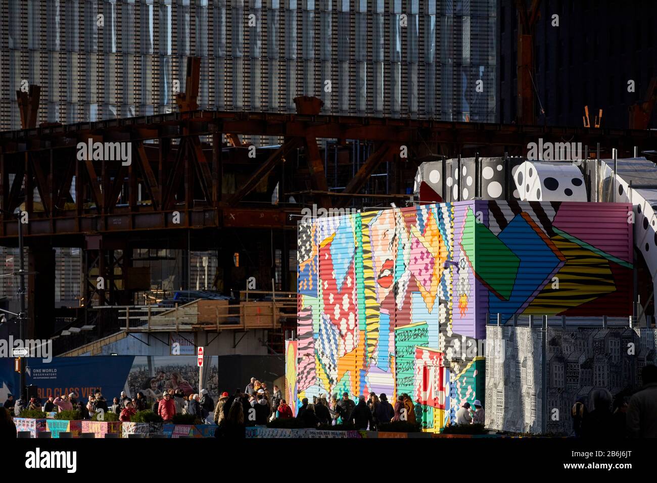 New York City Manhattan World Trade Center percorso stazione ferroviaria graffiti progetto murale che copre il cantiere Foto Stock