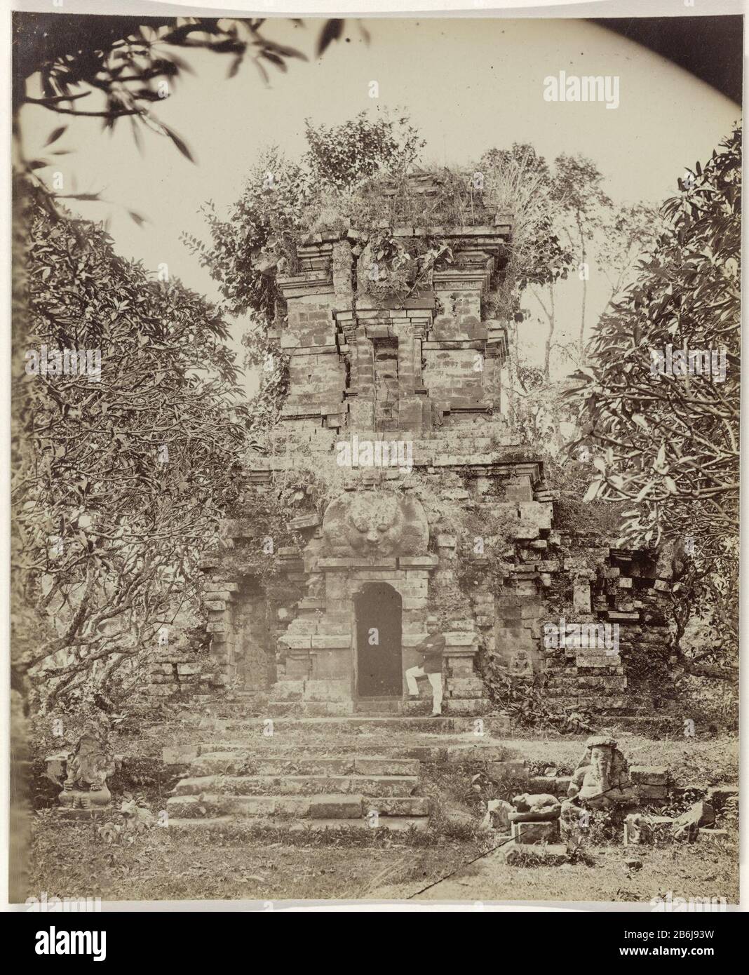 The Temple Of Singosari, Malang In East Java Candi Singosari, Malang Manufacture Creator: Photographer: Herman Salzwedelplats Manufacture: Java Dating: Ca. 1880 caratteristiche Fisiche: Stampa albume: Stampa albume dimensioni di stampa: H 265 mm × W 219 mm Soggetto: Tempio, santuario  induismo, buddismo, jainismo Foto Stock
