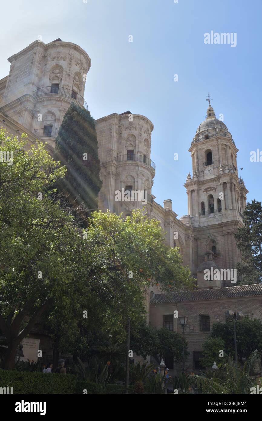 Malaga cattedrale da via Cister, Malaga, Spagna Foto Stock