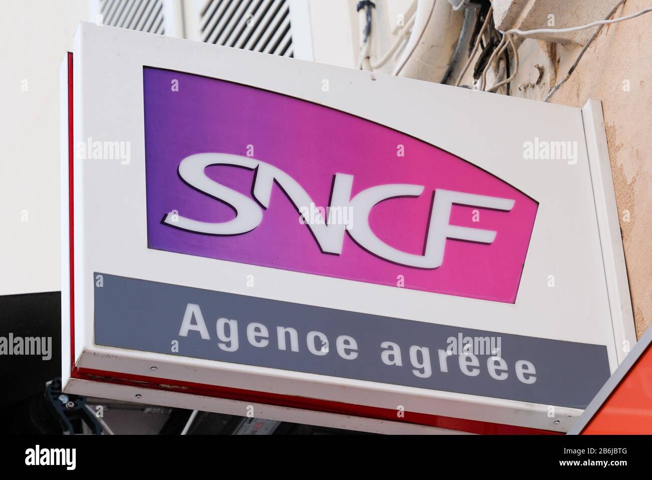 Bordeaux , Aquitaine / Francia - 01 15 2020 : logo SNCF segno muro Società nazionale di società ferroviaria francese in Francia Foto Stock