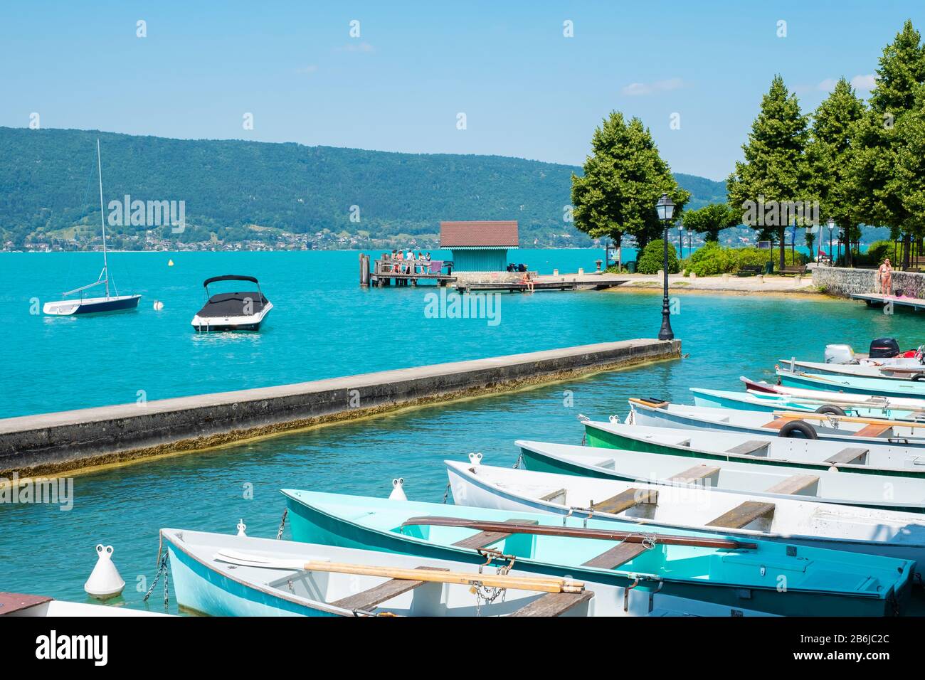 Lago di Annecy a Menthon-Saint-Bernard, Francia Foto Stock