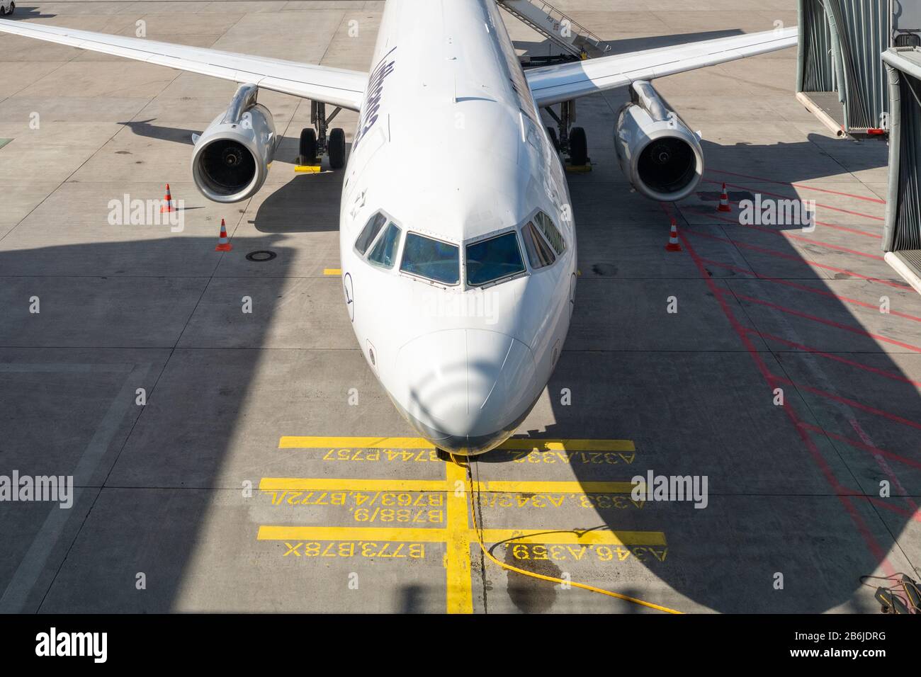 Indicatori di parcheggio degli aerei - aeroporto di Francoforte, Germania Foto Stock