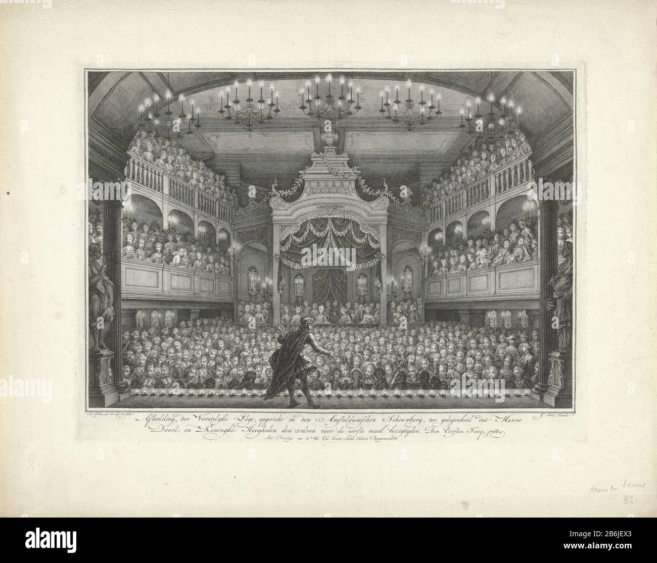 Regal Lodge nel teatro di Amsterdam Regal Lodge nel teatro di Amsterdam visto dal palco. Sul palco c'è una figura a forma di Apollo. Sotto l'immagine due righe di testo con la data: 1 giugno 1768. Produttore : stampatore Simon Fokke (edificio elencato) nella sua progettazione: Simon Fokke (edificio elencato) editore: J. Smit (proprietà elencata) fornitore privilegio: Sindaci di Amsterdam (proprietà elencata) Luogo produzione: Amsterdam Data: 1768 e / o 1768 - 1784 Caratteristiche Fisiche: Materiale di incisione: Tecnica della carta: Dimensioni di incisione: Bordo della piastra: H 302 mm × W 405 mm Soggetto: Teatro, teatrale per Foto Stock