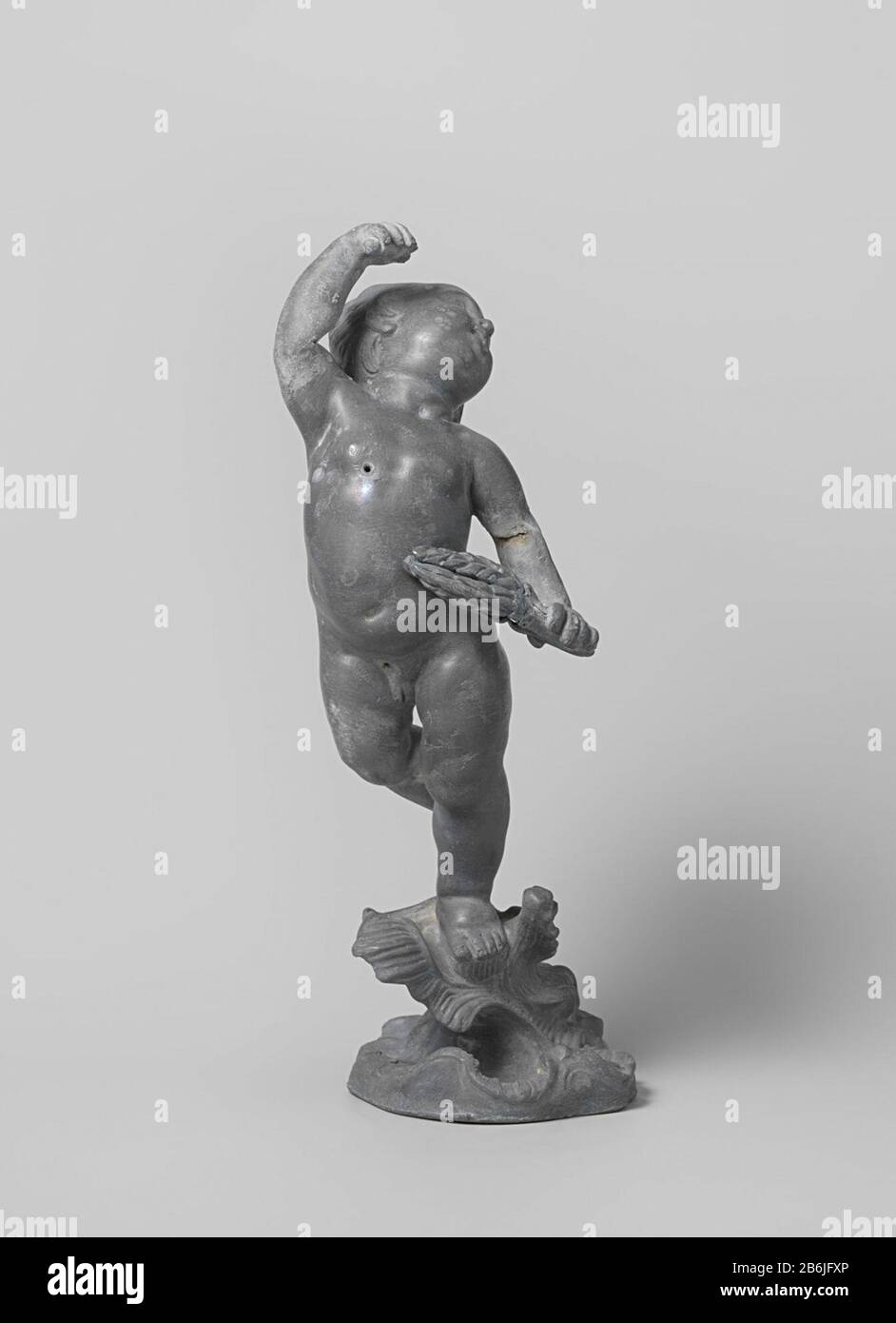 Estate Putti maakt deel uit van een serie van de 'Vier seizenen'. Produttore : beeldhoouwer: Anoniemontwerper: Johan LarsonPlaats manufacturing: Nederland (mogelijk) Dating: CA. 1750 Materiale: Lood dimensioni: H 45 cm. × b 18 cm. × d 20 cm. × g 9,3 kg Foto Stock