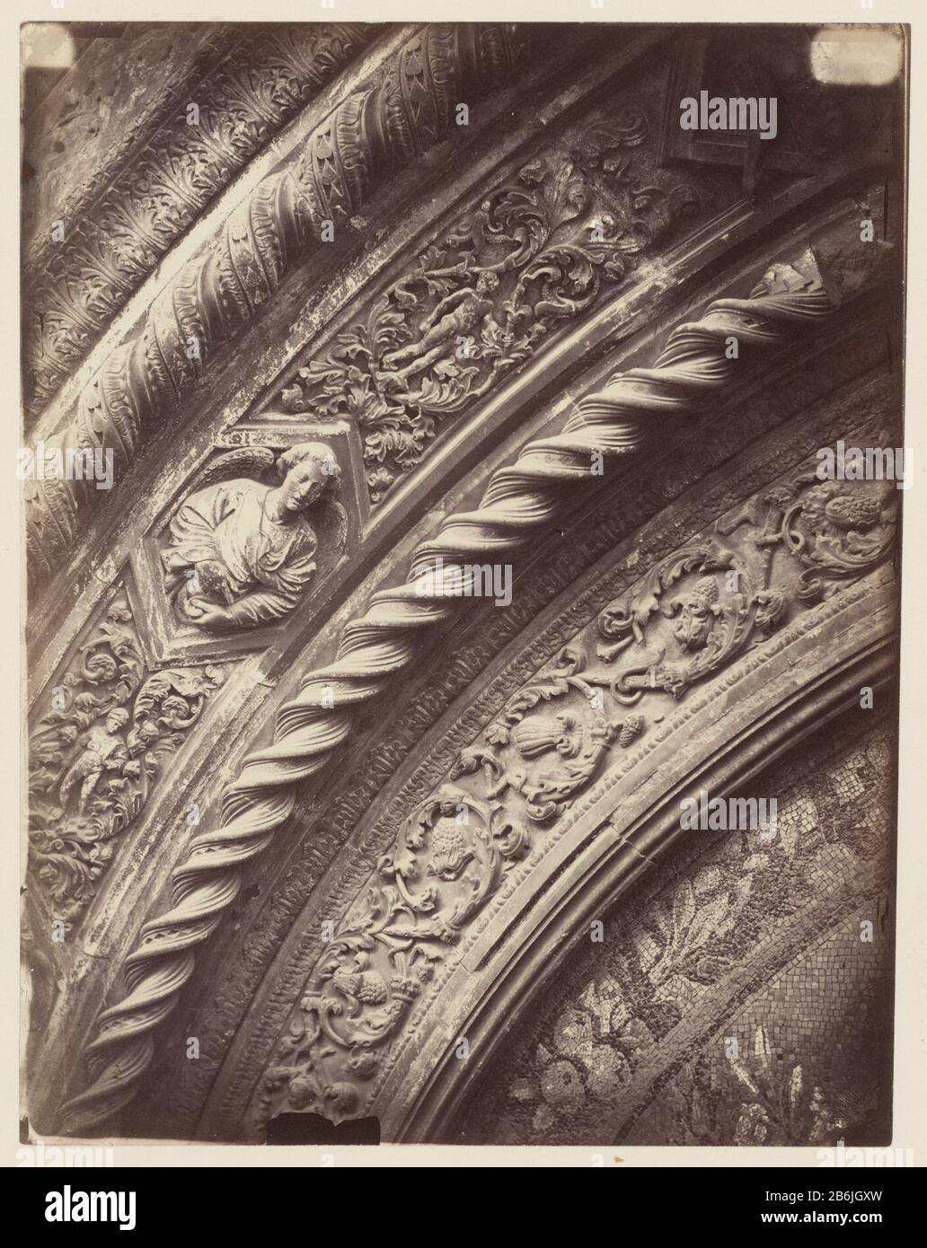 Parte della porta della Mandorla del Duomo di Firenze Parte della porta della Mandorla del Duomo di Firenze Tipo Di Proprietà: Fotografie numero articolo: RP-F 00-3715 Iscrizioni / marchi: Collector's mark, vero, stampato: Lugt 3937 Produttore : fotografo: Anonymous Place manufacture: Florence Data: CA. 1870 - ca. 1875 caratteristiche Fisiche: Albume materiale di stampa: Carta di cartone Tecnica: Albumina pressione dimensioni: Immagine: H 265 mm × W 204 mm Oggetto: Parti della chiesa esterno e annessi: Scultura portale (+ rilievo  scultura) ornamento angelo derivato da pianta, w Foto Stock Parte della porta della Mandorla del Duomo di Firenze Parte della porta della Mandorla del Duomo di Firenze Tipo Di Proprietà: Fotografie numero articolo: RP-F 00-3715 Iscrizioni / marchi: Collector's mark, vero, stampato: Lugt 3937 Produttore : fotografo: Anonymous Place manufacture: Florence Data: CA. 1870 - ca. 1875 caratteristiche Fisiche: Albume materiale di stampa: Carta di cartone Tecnica: Albumina pressione dimensioni: Immagine: H 265 mm × W 204 mm Oggetto: Parti della chiesa esterno e annessi: Scultura portale (+ rilievo  scultura) ornamento angelo derivato da pianta, w Foto Stock