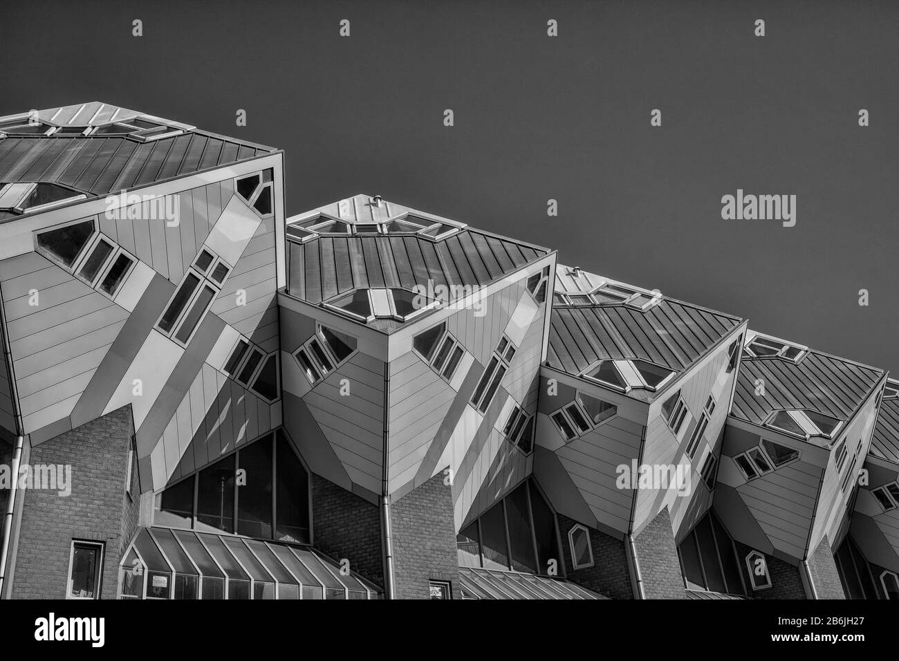 Le famose case cubiche progettate da Piet Blom a Rotterdam, Paesi Bassi. Rappresentano un villaggio dove ogni casa è un albero. Foto Stock