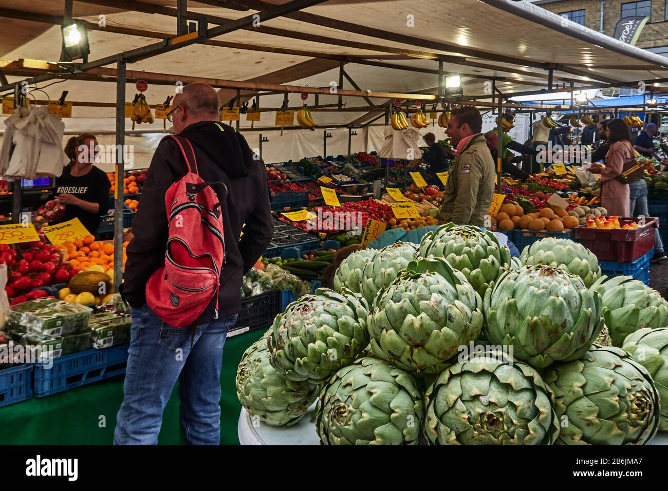 Città di Leiden, provincia del Sud Olanda, Paesi Bassi, Europa - ogni sabato c'è un mercato Di Frutta e Verdura sull'Apotheksdijk Foto Stock
