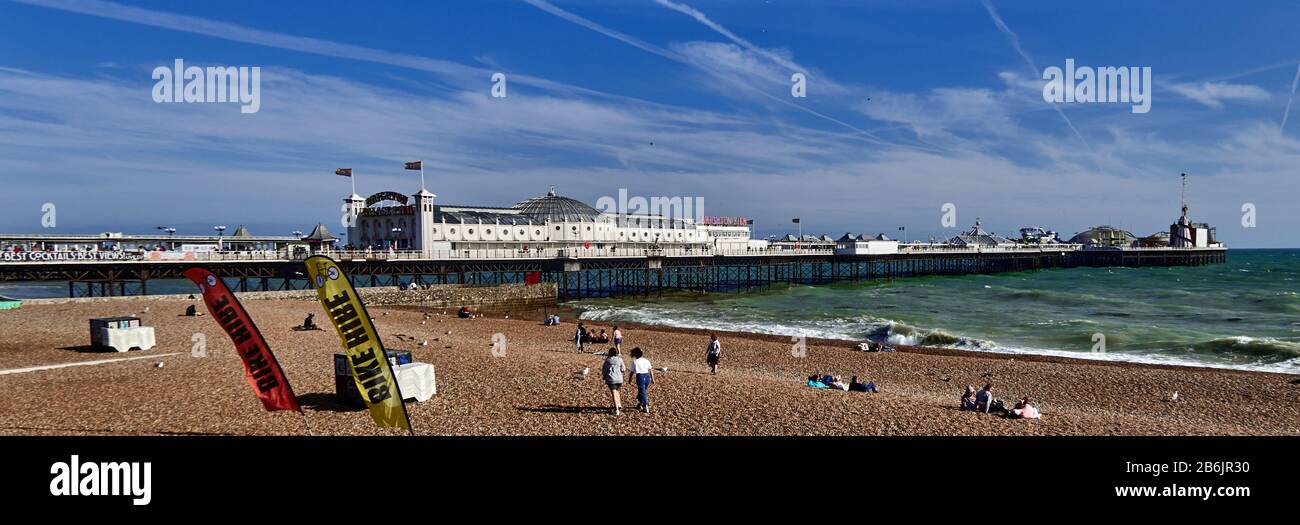 UK, East Sussex, costa sud dell'Inghilterra, City of Brighton e Hove, il Brighton Palace Pier, classificato molo di piacere a Brighton, si trova nel centro della città di fronte alla Old Steine. Inaugurato nel 1899, divenne rapidamente popolare ed era diventato un teatro e un luogo di intrattenimento frequentemente visitato Foto Stock