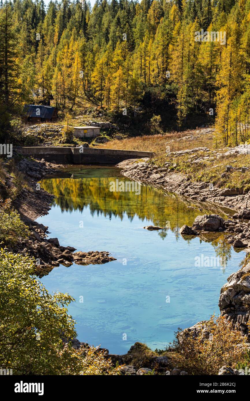 Piccolo lago nella Valle dei Laghi del Triglav Foto Stock