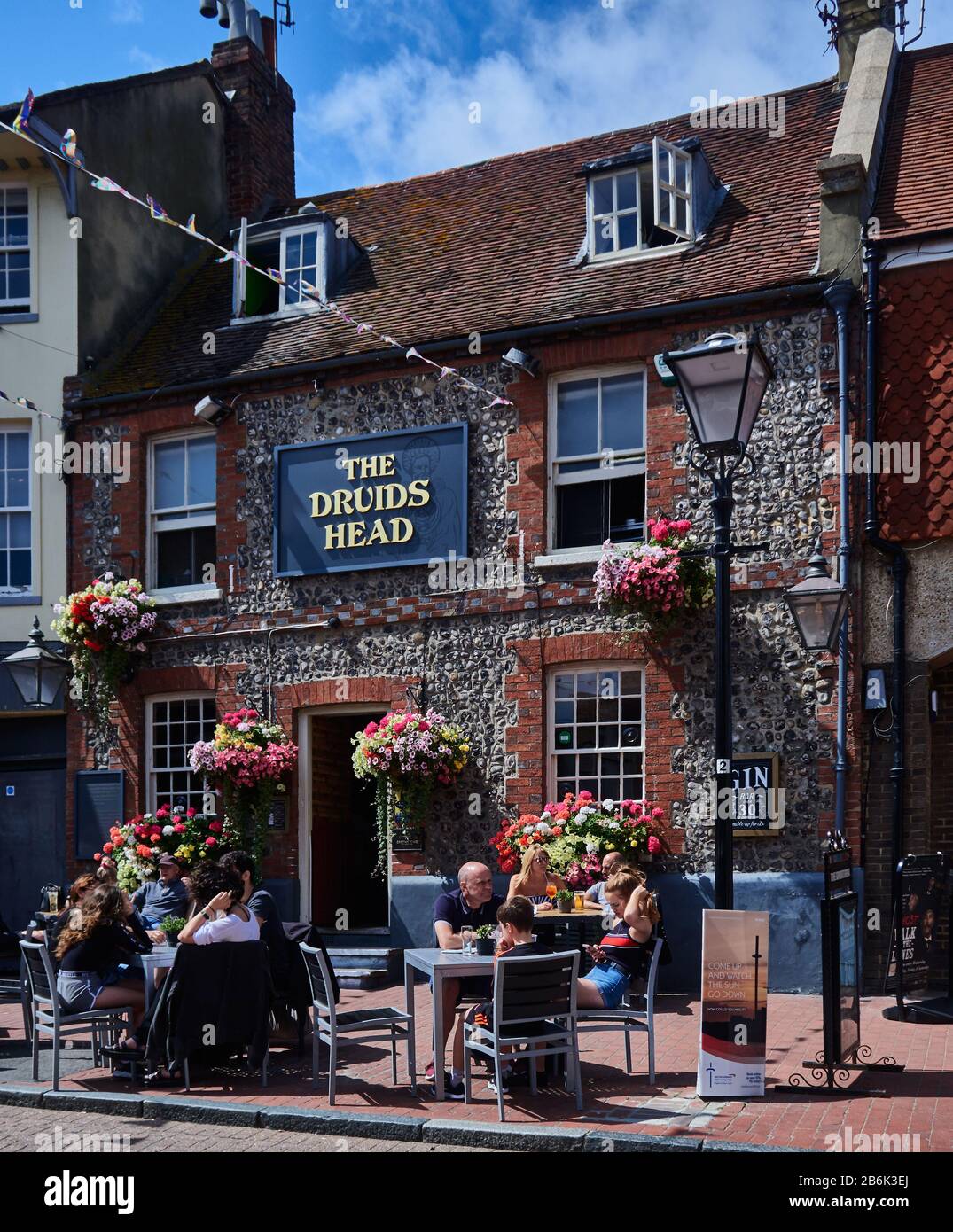 Regno Unito, Sussex orientale, costa meridionale dell'Inghilterra, città di Brighton e Hove, edifici storici nel quartiere di North Laine. Brighton si trova sulla costa meridionale dell'Inghilterra e fa parte del comune della città di Brighton e Hove, la posizione di Brighton lo ha reso una destinazione popolare per i turisti, ed è la destinazione balneare più popolare del Regno Unito per i turisti d'oltremare, È stata anche chiamata la "città più lontana" del Regno Unito Foto Stock