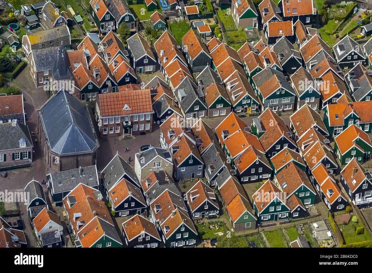 Case di Marken sull'isola nel lago Marker, vista aerea, 09.05.2013, Paesi Bassi, Paesi Bassi del Nord, Marche Foto Stock