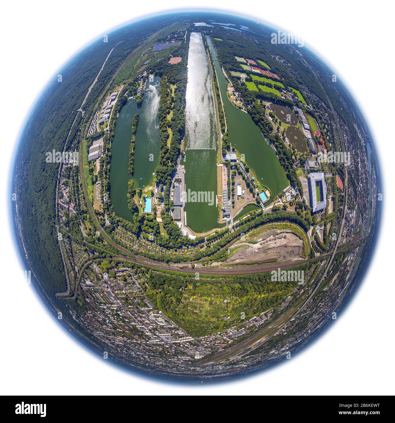 Wedau Sports Park con la Schauinsland-Reisen-Arena (ex Wedaustadion) a Duisburg con il lago Bertasee, Margaretensee, 05.09.2013, vista aerea, G. Foto Stock